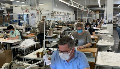 Picard fertigt 20.000 Mund-Nasen-Masken pro Woche in seiner Produktion in Obertshausen. (Foto: Picard)