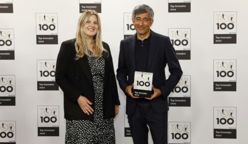 Beim Deutschen Mittelstands-Summit freut sich Jana Lässig über die Glückwünsche von Top 100-Mentor Ranga Yogeshwar. (Foto: Lässig)