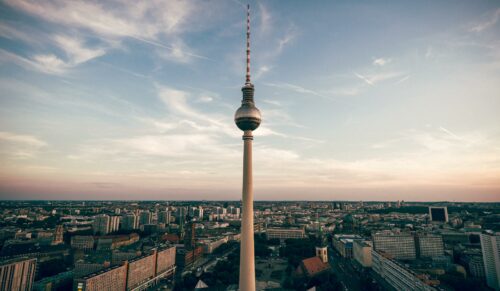 Aus der Traum für den Neustart in Frankfurt: Die Premium Gruppe kehrt mit ihren Messen zurück nach Berlin. (Foto: Unsplash/Claudio Schwarz)