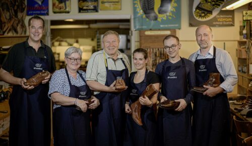 Das Reparatur-Team von Shoedoc und Pursenurse. (Foto: Pursenurse/ Shoedoc)