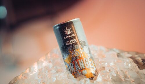 Juicy Orange, der neue Softdrink von Snipes (Foto: Snipes)