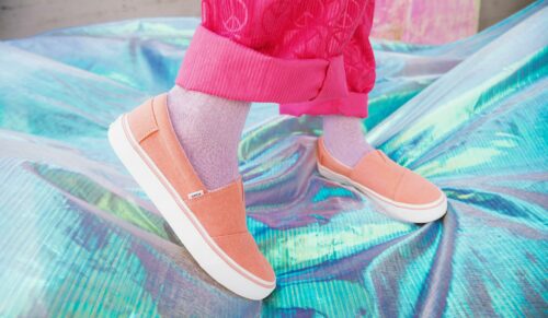 Der Toms Fenix in „Peach Pink“. (Foto: Toms)