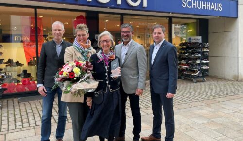 v.l.n.r.: Frank Haberbosch (Bürgermeister Lübbecke), Britta Goertz (Schuhhaus Meyer), Brigitte Wischnewski (Präsidentin des BDSE Bundesverband des Deutschen Schuheinzelhandel), Frank Schuffelen (ANWR Group), Peter Schmüser (Geschäftsführer Lübbecke Marketing e.V.) (Foto: ANWR)