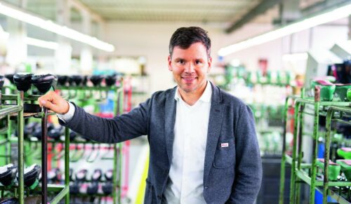 Sioux-Geschäftsführer Lewin Berner im Werk in Lousada. (Foto: Redaktion)