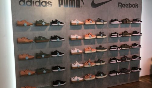 Die Sneakerwand der ANWR mit vier Marken. (Foto: ANWR)