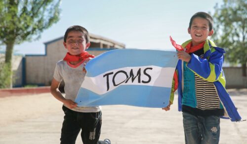 Toms hat bereits mehr als 86 Mio. Paar Schuhe verschenkt. (Foto: Toms)