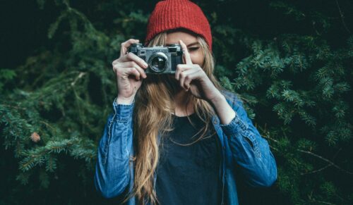 In dem neuen Buch werden Elemente aus Fashion und Film beleuchtet. (Foto: Unsplash)