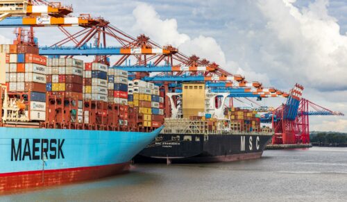 Der internationale Warentransport ist unter Druck. (Foto: Unsplash/Dominik Luckmann)