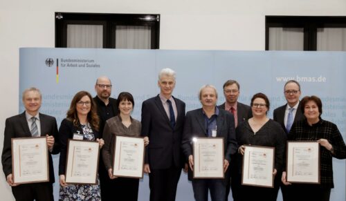 v.l.n.r.: Lothar Hartmann (Memo), Martina Hilmer (BMW), Thomas Korbun (IÖW), Nicola Tanaskovic (Rewe), Rolf Schmachtenberg (Staatssekretär Bundesministerium für Arbeit und Soziales), Jan Lorch (Vaude), Hans-Ulrich Schatz & Maren Walter (Lebensbaum), Udo Westermann (Future), Birgit Klesper (Deutsche Telekom). (Foto: Vaude)