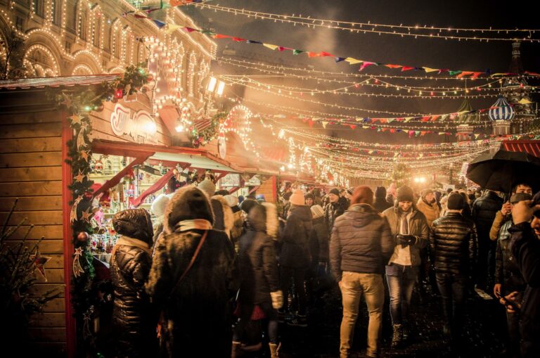 Weihnachtsmärkte in ihrer gewohnten Form wird es 2020 nicht geben. (Foto: Daniil Silantev/Unsplash)