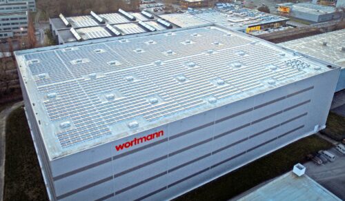 Wortmann hat auf den Dächern der Zentrale in Detmold eine Photovoltaikanlage installiert. (Foto: Wortmann)