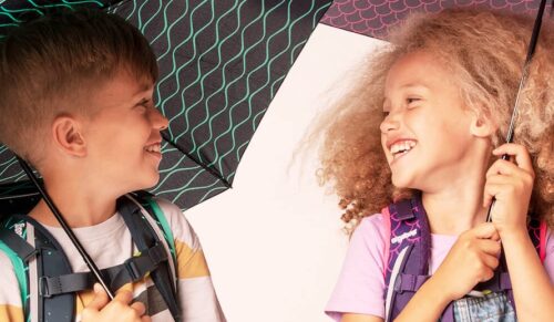 Ergobag präsentiert neue Regenschirme. (Foto: Ergobag)