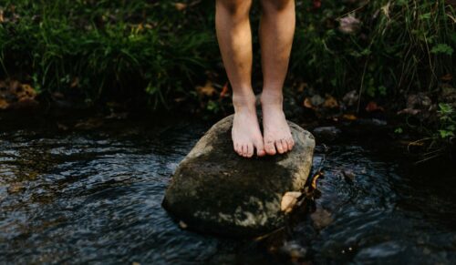 Über 4.000 Kinderfüße wurden vermessen. (Foto: Unsplash)
