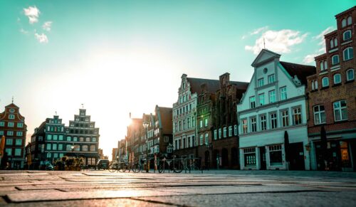 Leere Innenstädte? Corona bereitet vielen Händlern massive Schwierigkeiten. (Foto: Unsplash/Philipp_Deus)