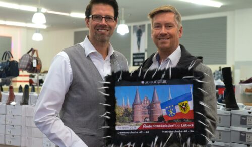 Georg Mahn (li.) und Kay Zimmer expandieren mit Schuhplus nach Lübeck. (Foto: Schuhplus)