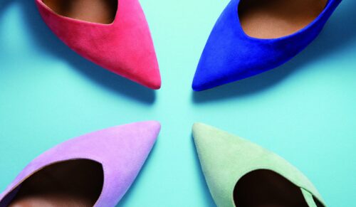 Thea Mika, das sind raffinierte Pumps in frischen Farben wie zartes Lila, Royalblau, Mintgrün, Fuchsia oder Rot. (Foto: Brandmasters)