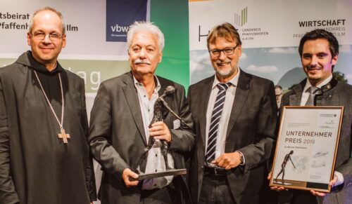 (v.l.n.r) Abt Markus Eller, Lowa-Chef Werner Riethmann, Landrat Markus Wolf, KUS-Vorstand Johannes Hofner (Foto: Lowa/Anita Müller)