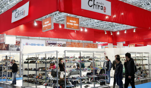 Duesseldorf, DEU, 14.03.2013. Impressionen der GLOBAL SHOES – international event for shoes & accessories vom 13. bis 15. Maerz 2013. Fair Impressions of GLOBAL SHOES – international event for shoes & accessories from 13 to 15 March 2013. Foto: GDS / Constanze Tillmann, exploitation right Messe Duesseldorf, M e s s e p l a t z, D_40474 D u e s s e l d o r f, www.messe_duesseldorf.de; eine h o n o r a r f r e i e Nutzung des Bildes ist nur fuer journalistische Berichterstattung, bei vollstaendiger Namensnennung des Urhebers gem. Par. 13 UrhG (Foto: Messe Duesseldorf (GDS) / ctillmann) und Beleg moeglich; Verwendung ausserhalb journalistischer Zwecke nur nach schriftlicher Vereinbarung mit dem Urheber; soweit nicht ausdruecklich vermerkt werden keine Persoenlichkeits_, Eigentums_, Kunst_ oder Markenrechte eingeraeumt. Die Einholung dieser Rechte obliegt dem Nutzer; Jede Weitergabe des Bildes an Dritte ohne Genehmigung ist untersagt _ Any usage and publication only for editorial use, commercial use and advertising only after agreement; unless otherwise stated: no Model release, property release or other third party rights available; royalty free only with mandatory credit: photo by Messe Duesseldorf (GDS)]