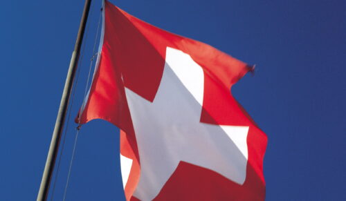 Your holiday. Switzerland. The Swiss national flag: a white cross in a red field.Endlich Ferien. Ihre Schweiz. Die Schweizer Nationalflagge: Ein weisses Kreuz im roten Feld.Enfin les vacances. A vous la Suisse. Le drapeau national suisse: croix blanche sur fond rouge.Copyright by Switzerland Tourism              By-line: swiss-image.ch/Franziska Pfenniger  