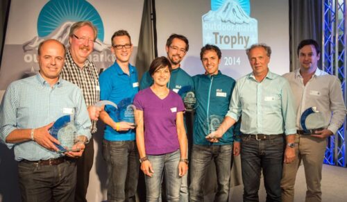 Die Gewinner der outdoor.markt Trophy 2014. Dritter von rechts Stefan Semmelroth, Vierter von rechts Daniel Streuber. Beide von Jack Wolfskin. Jack Wolfskin wurde als Outdoor-Marke 2014 ausgezeichnet. 
