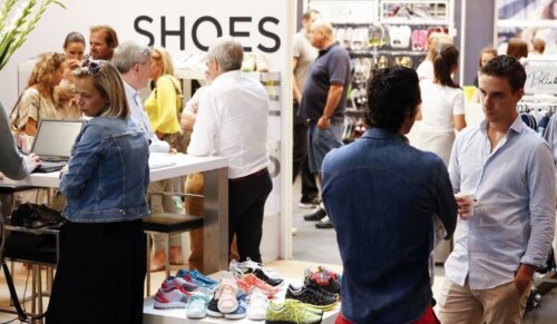 Düsseldorf, DEU. 30.07.2014. GDS Global Destination for Shoes and Accessories. Halle 4. HIGHSTREET. Kinderschuhe. Foto: Constanze Tillmann, Exploitation right Messe Duesseldorf, M e s s e p l a t z, D-40474 D u e s s e l d o r f, www.messe-duesseldorf.de; eine h o n o r a r f r e i e  Nutzung des Bildes ist nur fuer journalistische Berichterstattung, bei vollstaendiger Namensnennung des Urhebers gem. Par. 13 UrhG (Foto: Messe Duesseldorf / ctillmann) und Beleg moeglich; Verwendung ausserhalb journalistischer Zwecke nur nach schriftlicher Vereinbarung mit dem Urheber; soweit nicht ausdruecklich vermerkt werden keine Persoenlichkeits-, Eigentums-, Kunst- oder Markenrechte eingeraeumt. Die Einholung dieser Rechte obliegt dem Nutzer; Jede Weitergabe des Bildes an Dritte ohne  Genehmigung ist untersagt | Any usage and publication only for editorial use, commercial use and advertising only after agreement; unless otherwise stated: no Model release, property release or other third party rights available; royalty free only with mandatory credit: photo by Messe Duesseldorf]