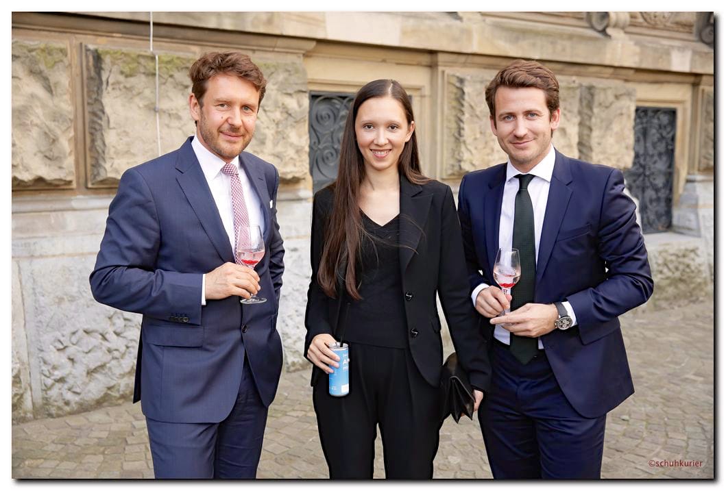 Dr. Markus Ewig, Liliana Cacopardo und Peter Bangelmeyer - schuhkurier AWARD 2014 im K21 in Düsseldorf