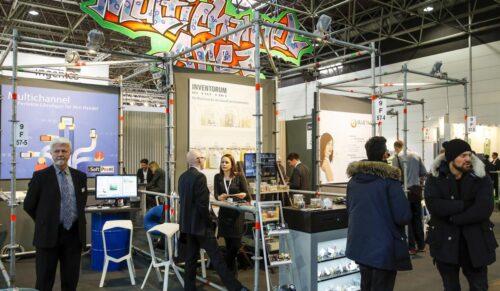 Düsseldorf, DEU. 24.02.2015. EuroCIS, The Leading Trade Fair for Retail Technology , vom 24. bis 26. Februar 2015 in Düsseldorf. Auf der Sonderfläche „Multichannel Area“ präsentieren sich die Unternehmen Bitplaces, Bluetrade, Inventorum,  Phizzard, Softpoint und Wallmob, die sich auf das Thema Multichannel spezialisiert haben und innovative Produkte sowie Lösungen zeigen, mit denen der Handel die verschiedenen Kanäle erfolgreich implementieren, bespielen und vernetzen kann. | EuroCIS, The Leading Trade Fair for Retail Technology, in Düsseldorf from 24 to 26 February 2015. The special “Multichannel Area” presents companies like Bitplaces, Bluetrade, Inventorum, Phizzard, Softpoint and Wallmob who are specialised in the multichannel field and who showcase innovative products and solutions that retailers can successfully use to implement, run and network the different channels. Foto: Constanze Tillmann, Exploitation right Messe Duesseldorf, M e s s e p l a t z, D-40474 D u e s s e l d o r f, www.messe-duesseldorf.de; eine h o n o r a r f r e i e  Nutzung des Bildes ist nur fuer journalistische Berichterstattung, bei vollstaendiger Namensnennung des Urhebers gem. Par. 13 UrhG (Foto: Messe Duesseldorf / ctillmann) und Beleg moeglich; Verwendung ausserhalb journalistischer Zwecke nur nach schriftlicher Vereinbarung mit dem Urheber; soweit nicht ausdruecklich vermerkt werden keine Persoenlichkeits-, Eigentums-, Kunst- oder Markenrechte eingeraeumt. Die Einholung dieser Rechte obliegt dem Nutzer; Jede Weitergabe des Bildes an Dritte ohne  Genehmigung ist untersagt | Any usage and publication only for editorial use, commercial use and advertising only after agreement; unless otherwise stated: no Model release, property release or other third party rights available; royalty free only with mandatory credit: photo by Messe Duesseldorf]