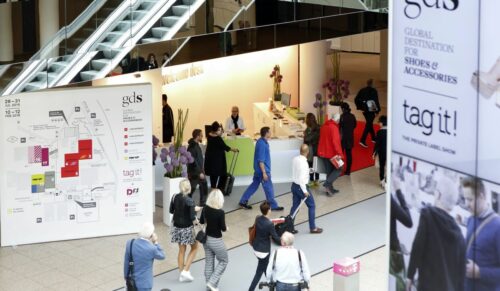 Düsseldorf, DEU. 29.07.2015. Impressionen der GDS – Global Destination for Shoes & Accessoires  vom 29. bis 31. Juli 2015. --- Fair Impressions of GDS – Global Destination for Shoes & Accessoires  from 29. to 31. July 2015. Foto: Constanze Tillmann, Exploitation right Messe Duesseldorf, M e s s e p l a t z, D-40474 D u e s s e l d o r f, www.messe-duesseldorf.de; eine h o n o r a r f r e i e  Nutzung des Bildes ist nur fuer journalistische Berichterstattung, bei vollstaendiger Namensnennung des Urhebers gem. Par. 13 UrhG (Foto: Messe Duesseldorf / ctillmann) und Beleg moeglich; Verwendung ausserhalb journalistischer Zwecke nur nach schriftlicher Vereinbarung mit dem Urheber; soweit nicht ausdruecklich vermerkt werden keine Persoenlichkeits-, Eigentums-, Kunst- oder Markenrechte eingeraeumt. Die Einholung dieser Rechte obliegt dem Nutzer; Jede Weitergabe des Bildes an Dritte ohne  Genehmigung ist untersagt | Any usage and publication only for editorial use, commercial use and advertising only after agreement; unless otherwise stated: no Model release, property release or other third party rights available; royalty free only with mandatory credit: photo by Messe Duesseldorf]