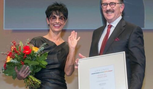 DEUTSCHLAND, BERLIN, 18.11.2015, Deutscher Handelskongress und Kongressmesse Retail World im Maritim Hotel, Gala-Dinner mit Verleihung des Deutschen Handelspreises, „Gesicht des Handels“ Angela Salzmesser, Fa. erlebe Wigner, mit Josef Sanktjohanser, Praesident Handelsverband Deutschland - HDE © Joerg Sarbach