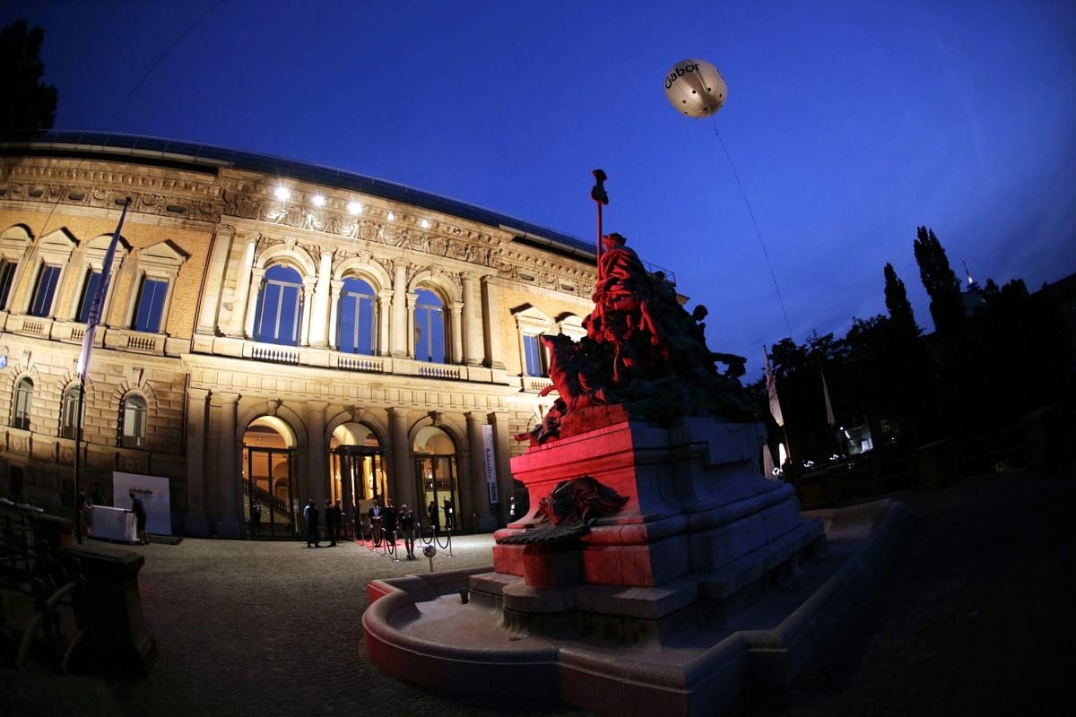 schuhkurier AWARD 2016 – ImpressionenDieser Abend bleibt in Erinnerung. 450 geladene Gäste feierten gemeinsam die „Oscars“ der Branche. Impressionen eines beeindruckenden Abends jetzt online!