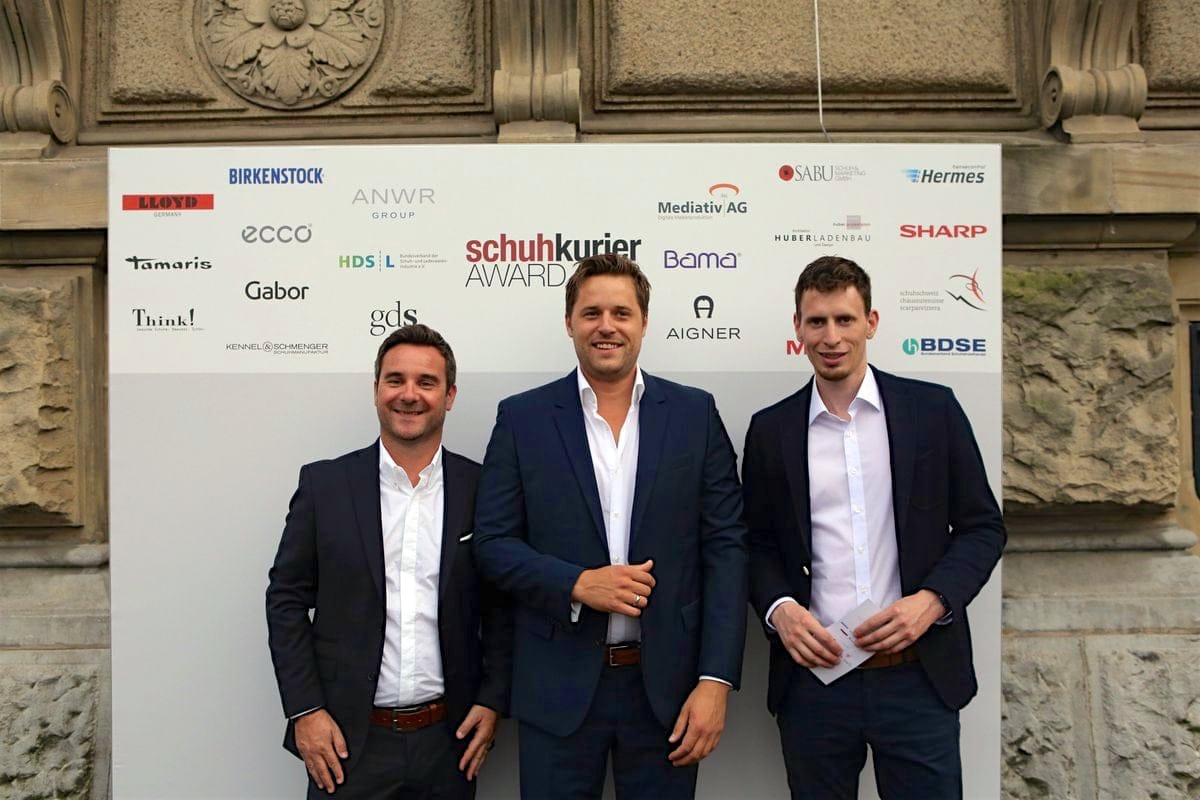 schuhkurier AWARD 2016 – ImpressionenDieser Abend bleibt in Erinnerung. 450 geladene Gäste feierten gemeinsam die „Oscars“ der Branche. Impressionen eines beeindruckenden Abends jetzt online!