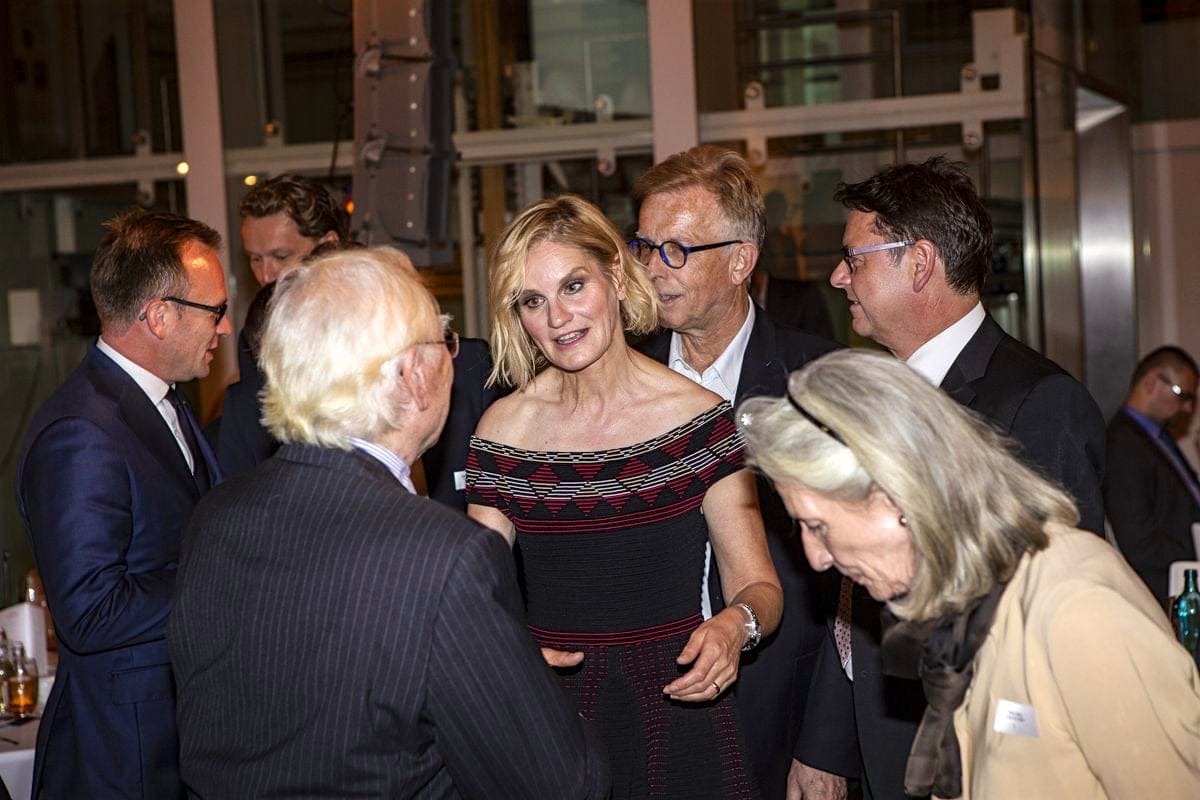 schuhkurier AWARD 2016 – ImpressionenDieser Abend bleibt in Erinnerung. 450 geladene Gäste feierten gemeinsam die „Oscars“ der Branche. Impressionen eines beeindruckenden Abends jetzt online!