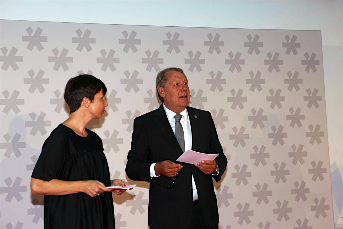 schuhkurier AWARD 2016 – ImpressionenDieser Abend bleibt in Erinnerung. 450 geladene Gäste feierten gemeinsam die „Oscars“ der Branche. Impressionen eines beeindruckenden Abends jetzt online!