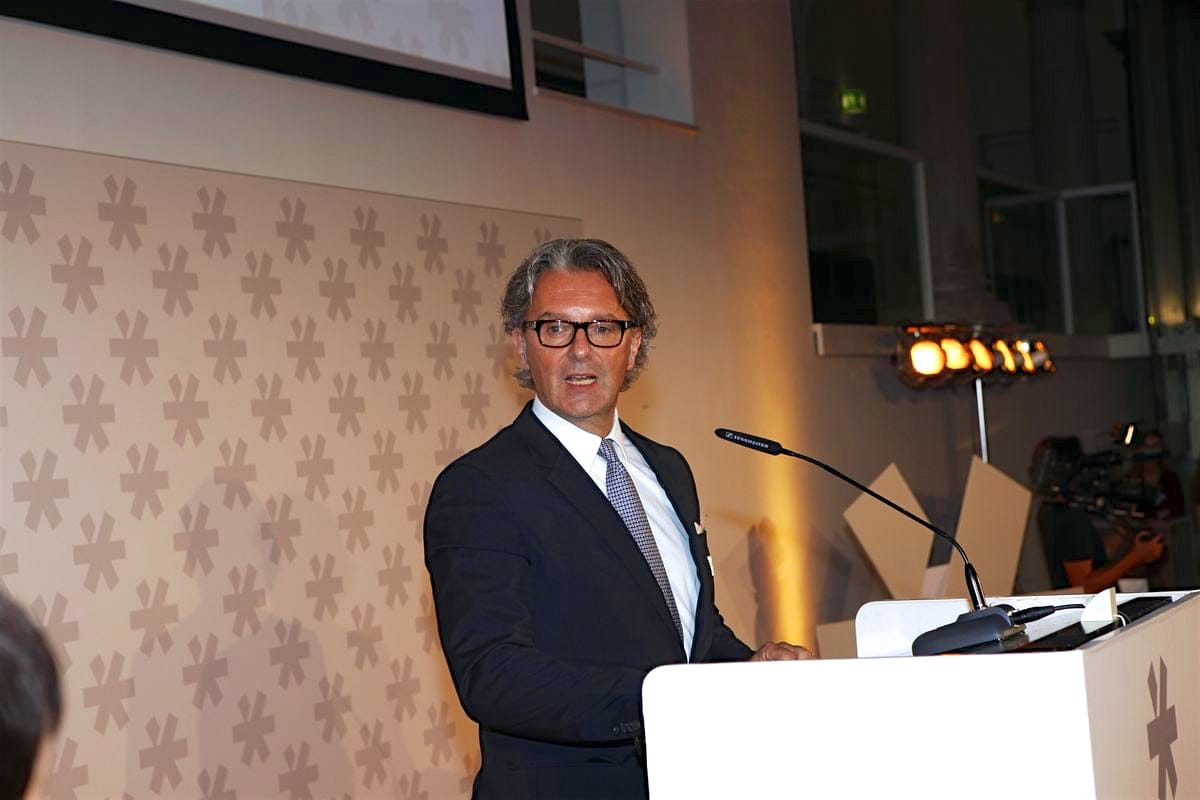 schuhkurier AWARD 2016 – ImpressionenDieser Abend bleibt in Erinnerung. 450 geladene Gäste feierten gemeinsam die „Oscars“ der Branche. Impressionen eines beeindruckenden Abends jetzt online!