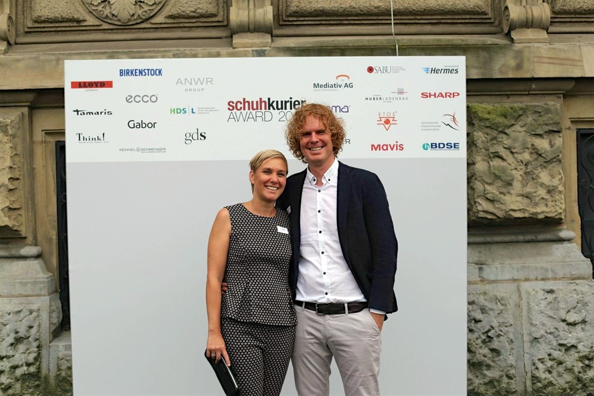 schuhkurier AWARD 2016 – ImpressionenDieser Abend bleibt in Erinnerung. 450 geladene Gäste feierten gemeinsam die „Oscars“ der Branche. Impressionen eines beeindruckenden Abends jetzt online!