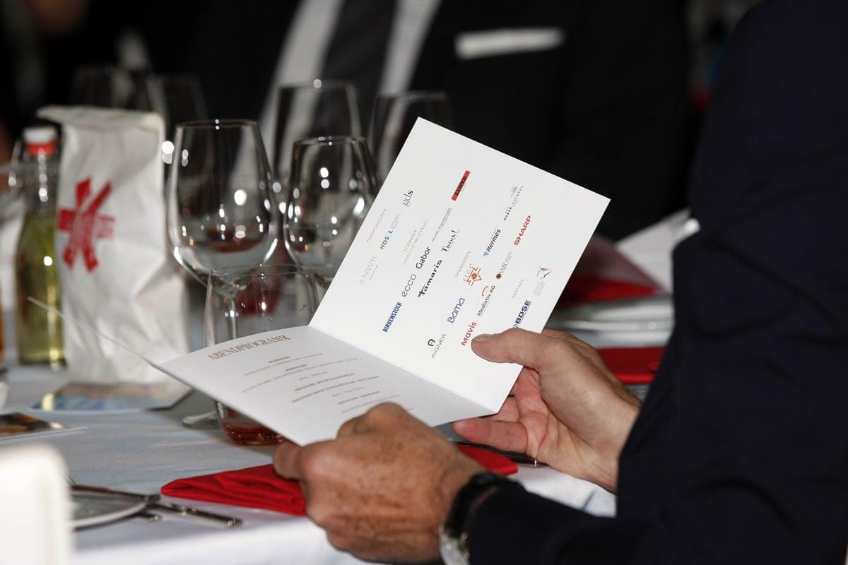 schuhkurier AWARD 2016 – ImpressionenDieser Abend bleibt in Erinnerung. 450 geladene Gäste feierten gemeinsam die „Oscars“ der Branche. Impressionen eines beeindruckenden Abends jetzt online!