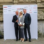 schuhkurier AWARD 2016 – ImpressionenDieser Abend bleibt in Erinnerung. 450 geladene Gäste feierten gemeinsam die „Oscars“ der Branche. Impressionen eines beeindruckenden Abends jetzt online!