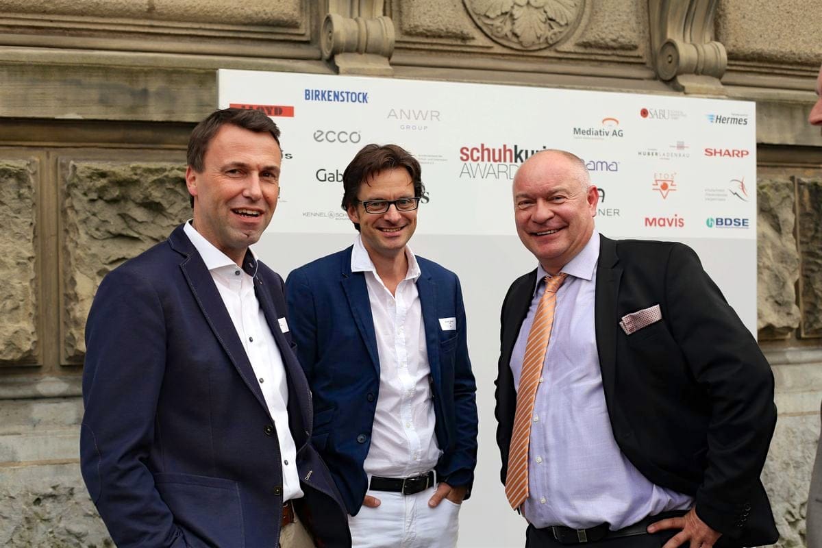 schuhkurier AWARD 2016 – ImpressionenDieser Abend bleibt in Erinnerung. 450 geladene Gäste feierten gemeinsam die „Oscars“ der Branche. Impressionen eines beeindruckenden Abends jetzt online!