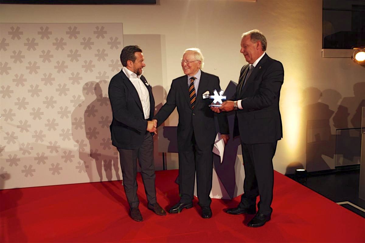schuhkurier AWARD 2016 – ImpressionenDieser Abend bleibt in Erinnerung. 450 geladene Gäste feierten gemeinsam die „Oscars“ der Branche. Impressionen eines beeindruckenden Abends jetzt online!