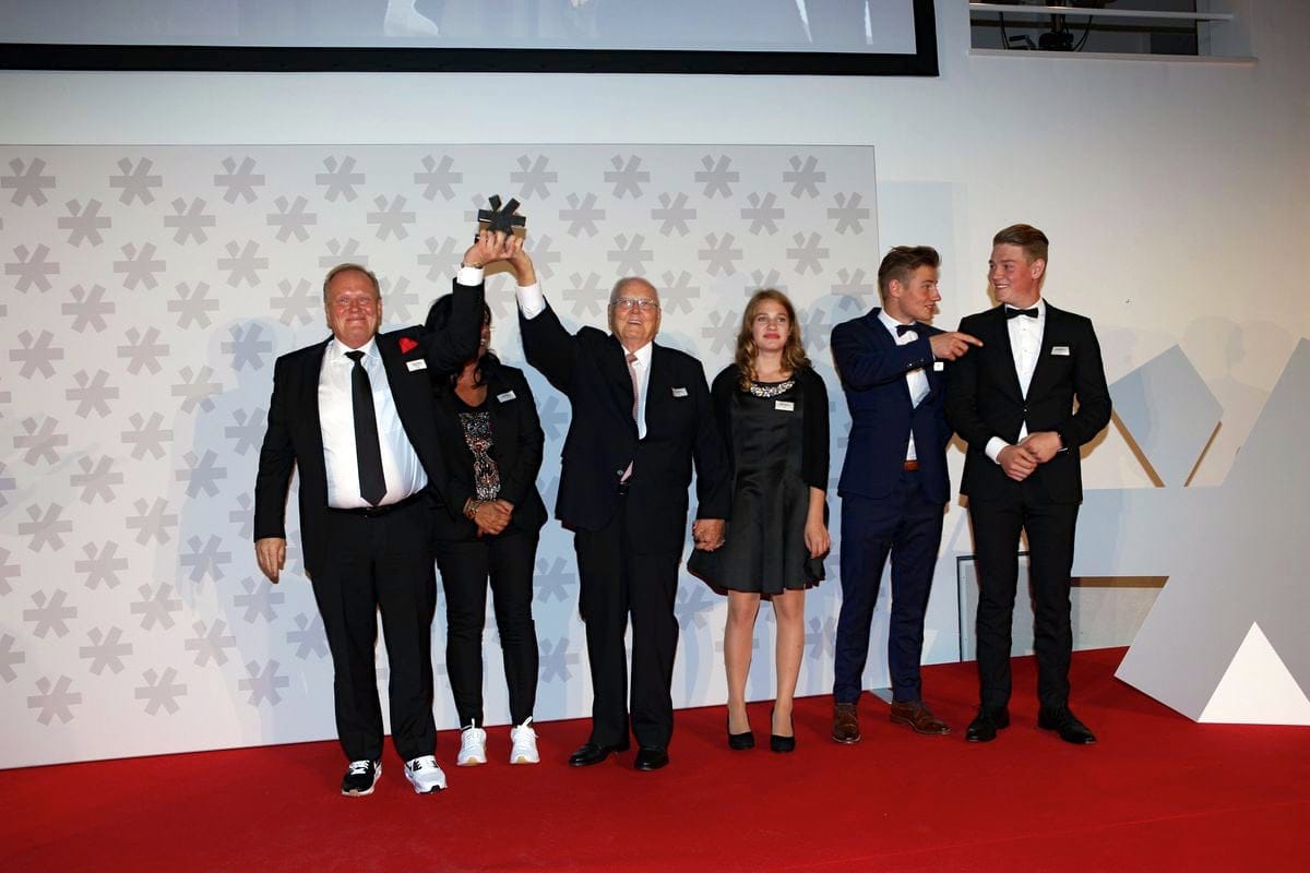 schuhkurier AWARD 2016 – ImpressionenDieser Abend bleibt in Erinnerung. 450 geladene Gäste feierten gemeinsam die „Oscars“ der Branche. Impressionen eines beeindruckenden Abends jetzt online!
