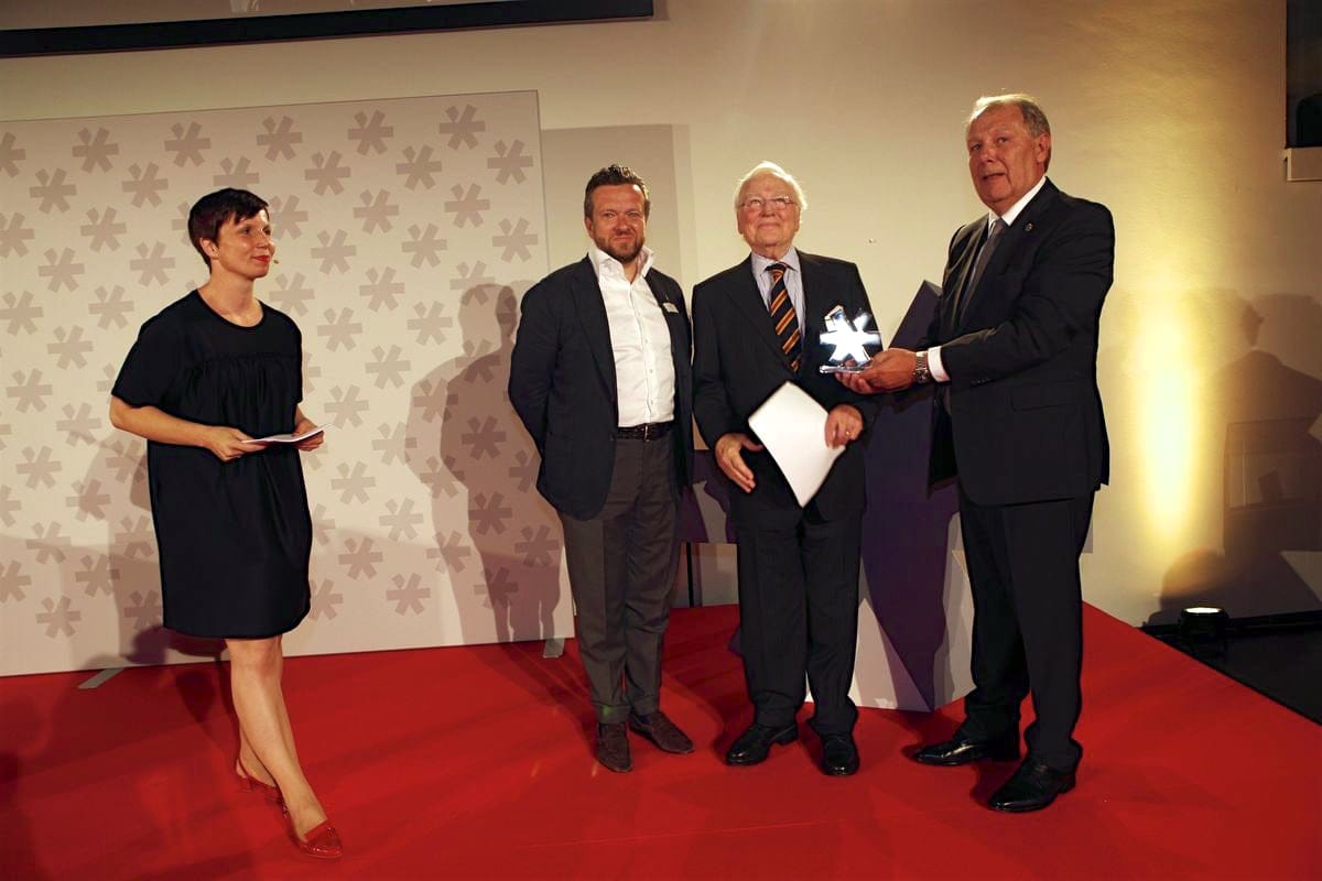 schuhkurier AWARD 2016 – ImpressionenDieser Abend bleibt in Erinnerung. 450 geladene Gäste feierten gemeinsam die „Oscars“ der Branche. Impressionen eines beeindruckenden Abends jetzt online!