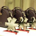 schuhkurier AWARD 2016 – ImpressionenDieser Abend bleibt in Erinnerung. 450 geladene Gäste feierten gemeinsam die „Oscars“ der Branche. Impressionen eines beeindruckenden Abends jetzt online!
