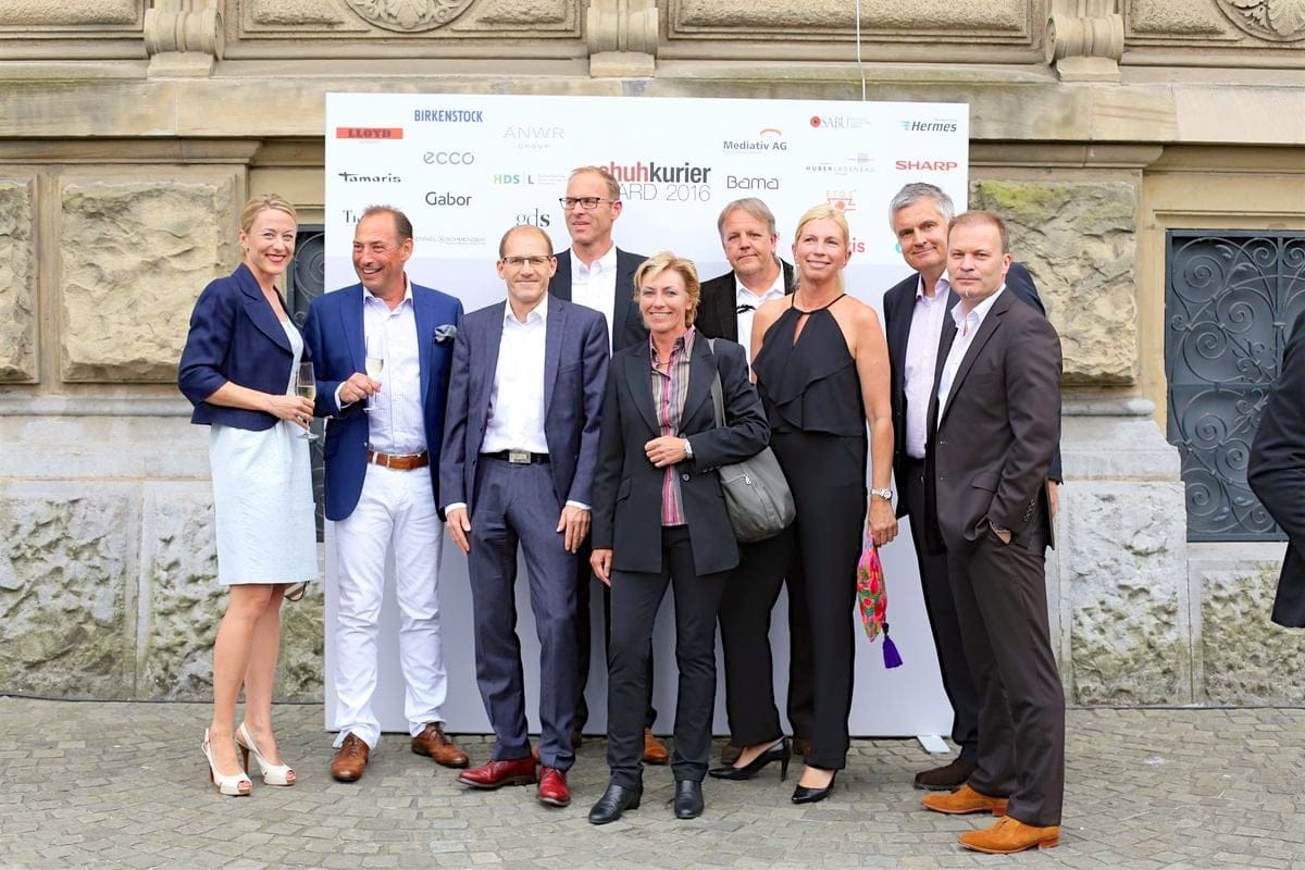schuhkurier AWARD 2016 – ImpressionenDieser Abend bleibt in Erinnerung. 450 geladene Gäste feierten gemeinsam die „Oscars“ der Branche. Impressionen eines beeindruckenden Abends jetzt online!