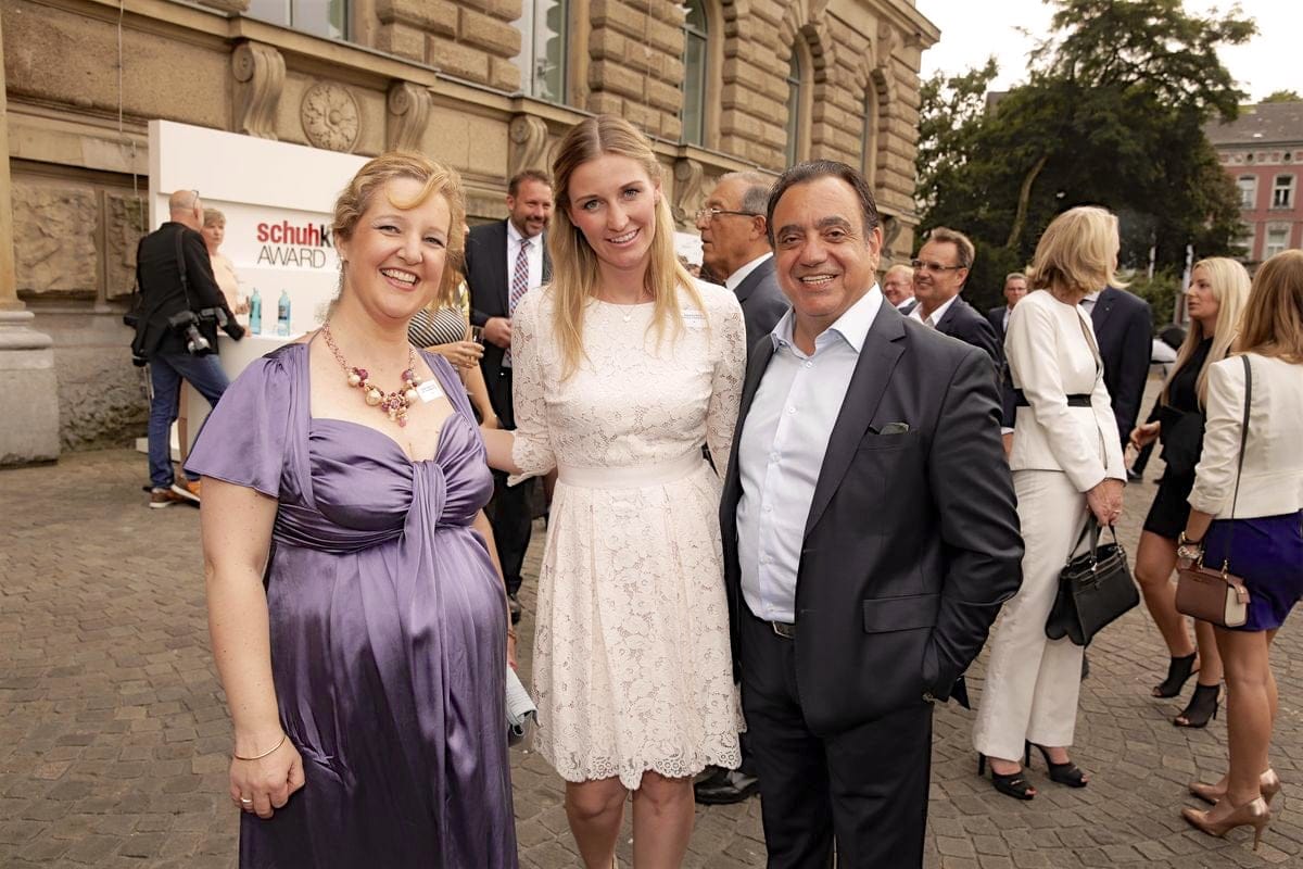 schuhkurier AWARD 2016 – ImpressionenDieser Abend bleibt in Erinnerung. 450 geladene Gäste feierten gemeinsam die „Oscars“ der Branche. Impressionen eines beeindruckenden Abends jetzt online!