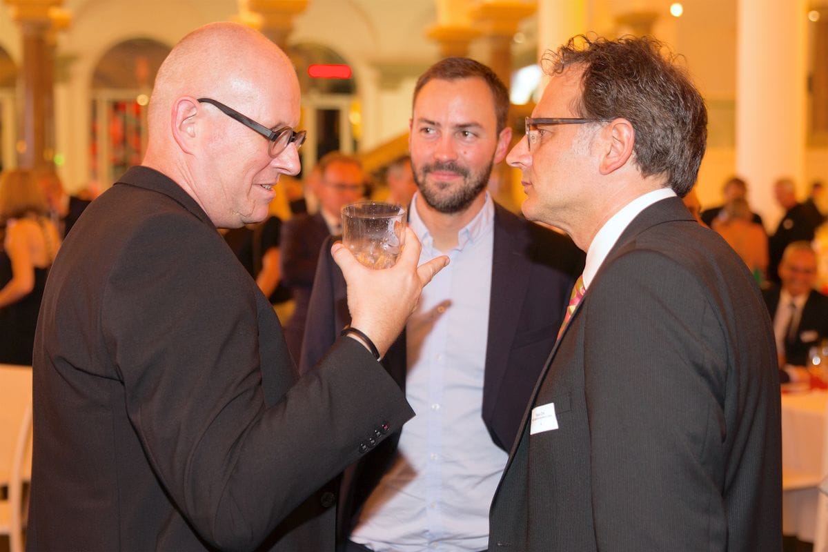 Nach dem offiziellen Abendprogramm klang der schuhkurier AWARD bei bester Partystimmung in der Pardo Bar des K 21 aus. 
