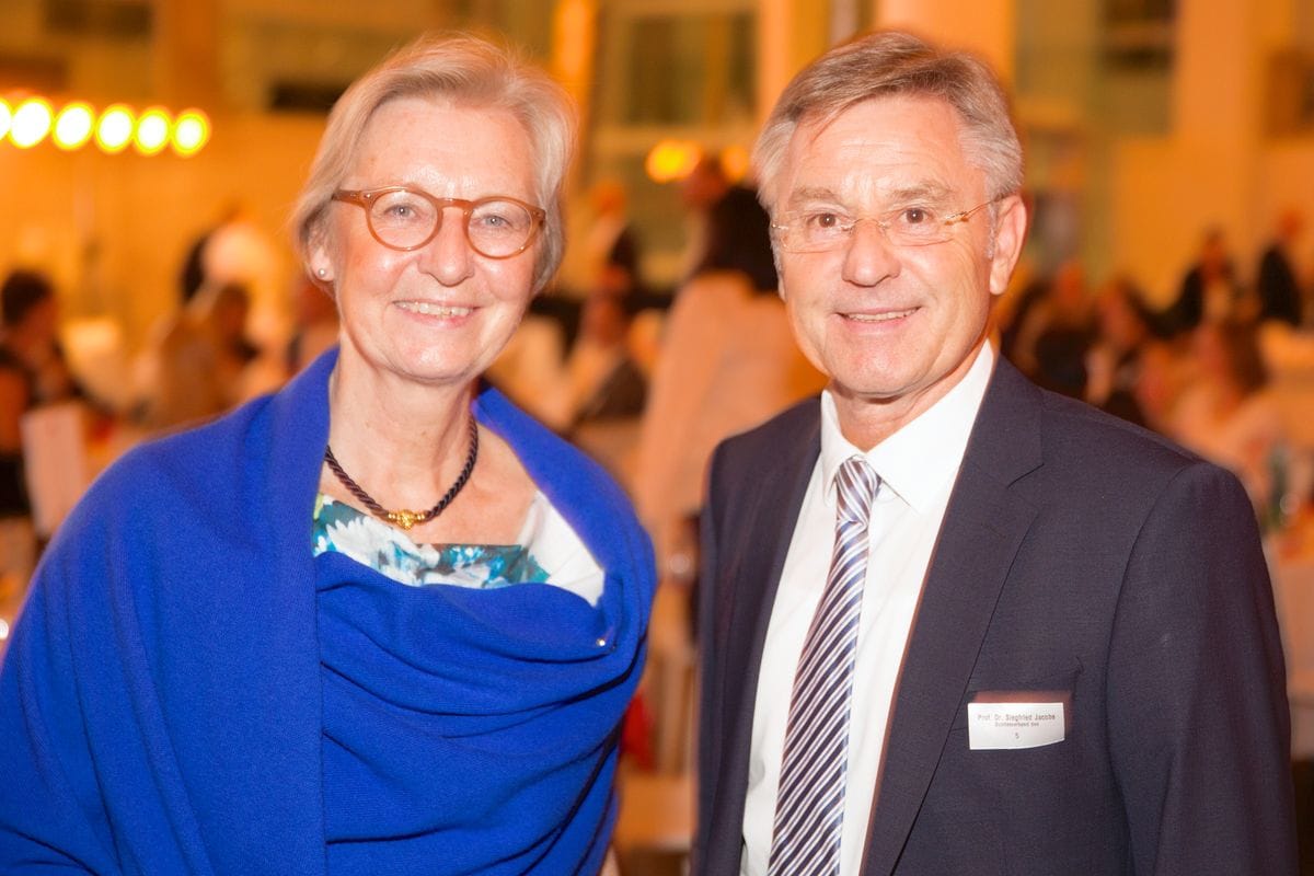 Nach dem offiziellen Abendprogramm klang der schuhkurier AWARD bei bester Partystimmung in der Pardo Bar des K 21 aus. 