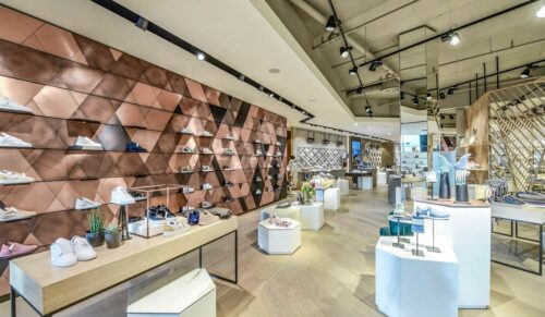Das Modehaus Leffers in Oldenburg feiert seine neue Damen-Schuhabteilung.