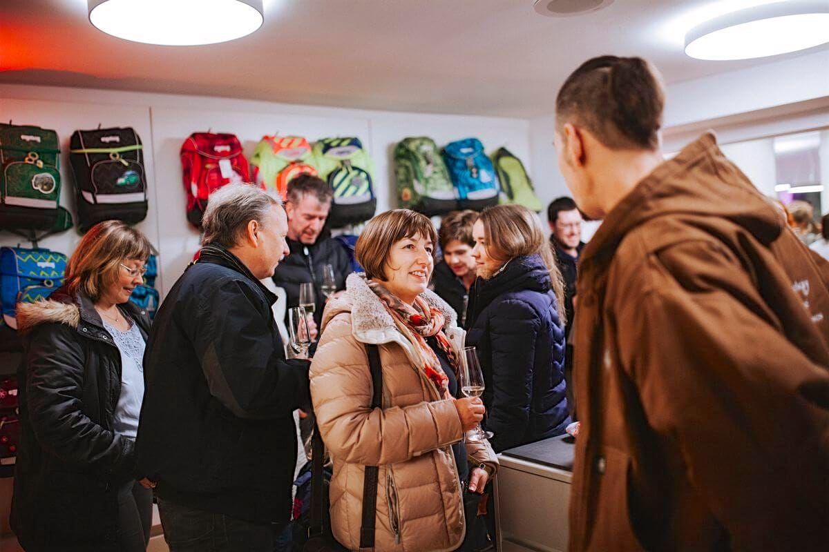 Schuhhändler Andreas Pross feiert Neueröffnung in Freiburg.