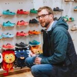 Schuhhändler Andreas Pross feiert Neueröffnung in Freiburg.
