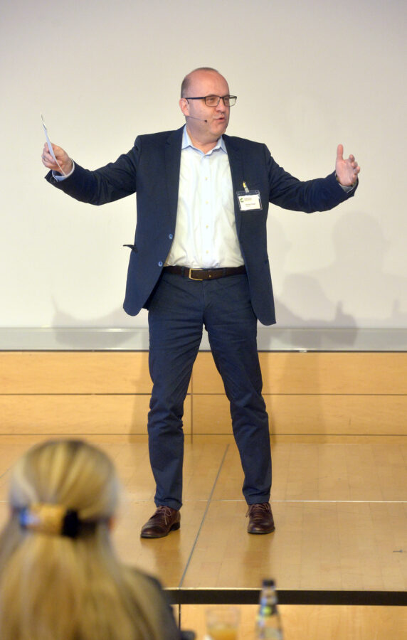 Prof. Dr. Andreas Kaapke ... 